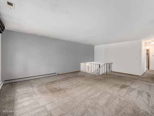 102 Hill Street, Roselle, IL 60172