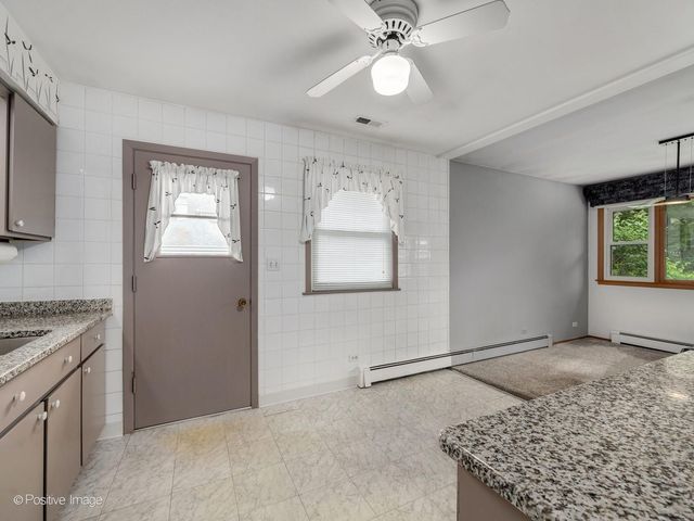 102 Hill Street, Roselle, IL 60172