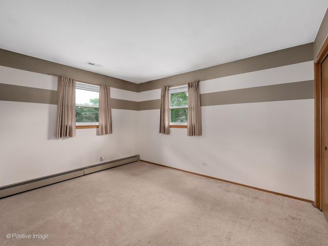 102 Hill Street, Roselle, IL 60172