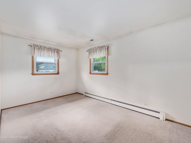 102 Hill Street, Roselle, IL 60172