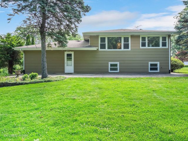 102 Hill Street, Roselle, IL 60172