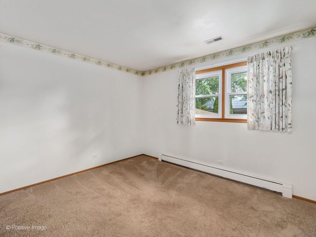 102 Hill Street, Roselle, IL 60172