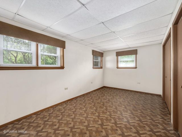 102 Hill Street, Roselle, IL 60172