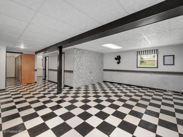 102 Hill Street, Roselle, IL 60172