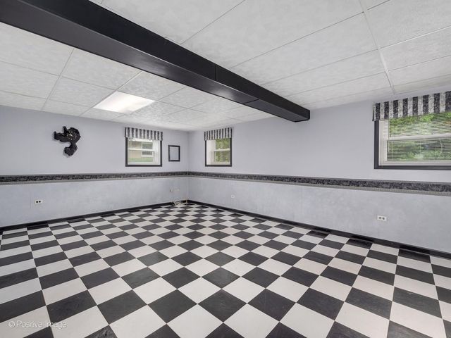 102 Hill Street, Roselle, IL 60172