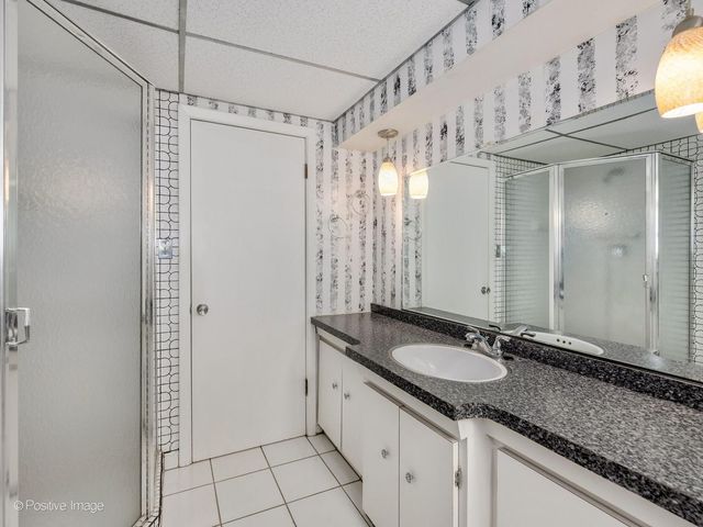 102 Hill Street, Roselle, IL 60172