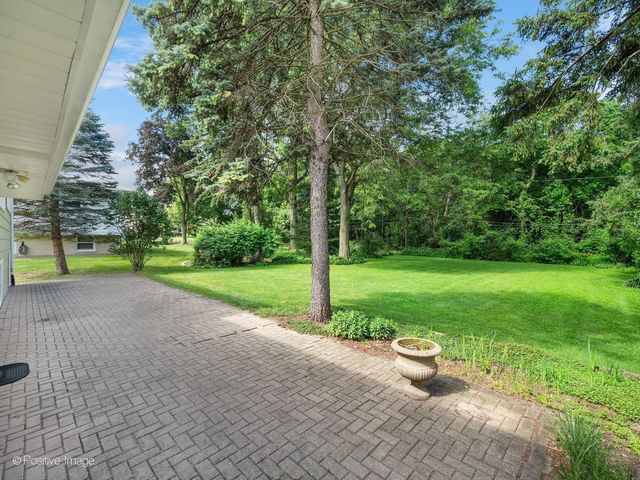 102 Hill Street, Roselle, IL 60172
