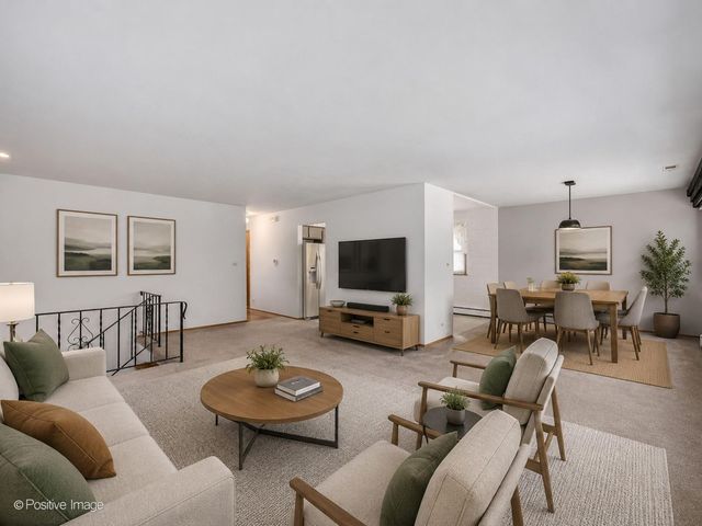 102 Hill Street, Roselle, IL 60172