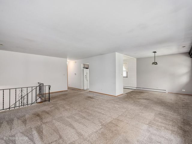 102 Hill Street, Roselle, IL 60172