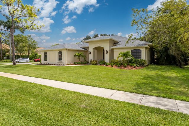 13823 Callington Drive, Wellington, FL 33414