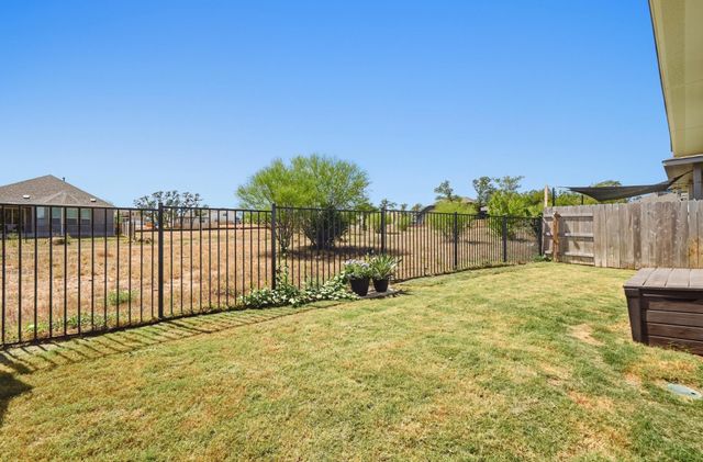 524 Possumhaw LN, San Marcos, TX 78666