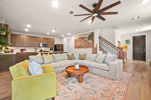 524 Possumhaw LN, San Marcos, TX 78666