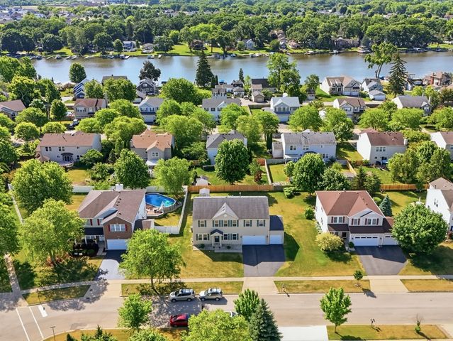 2905 Plumrose Lane, Mchenry, IL 60050