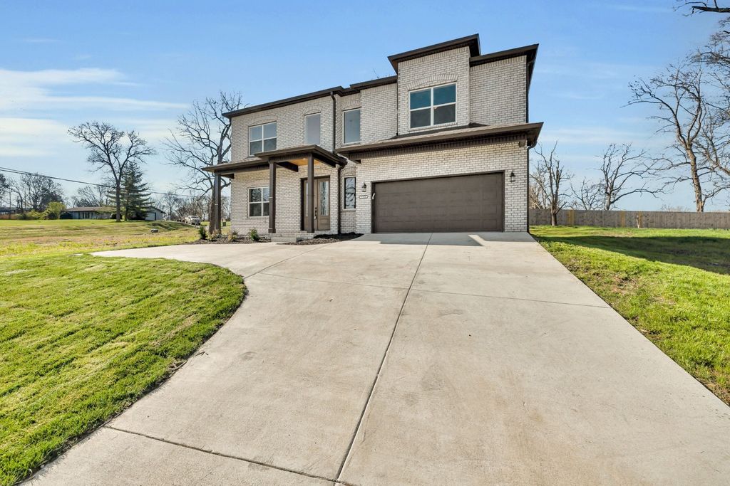 1760 W Main St, Lebanon, TN 37087