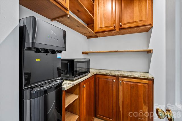 123 White Ash Drive E, Asheville, NC 28803