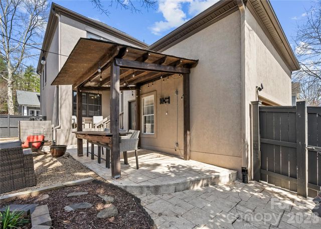 123 White Ash Drive E, Asheville, NC 28803