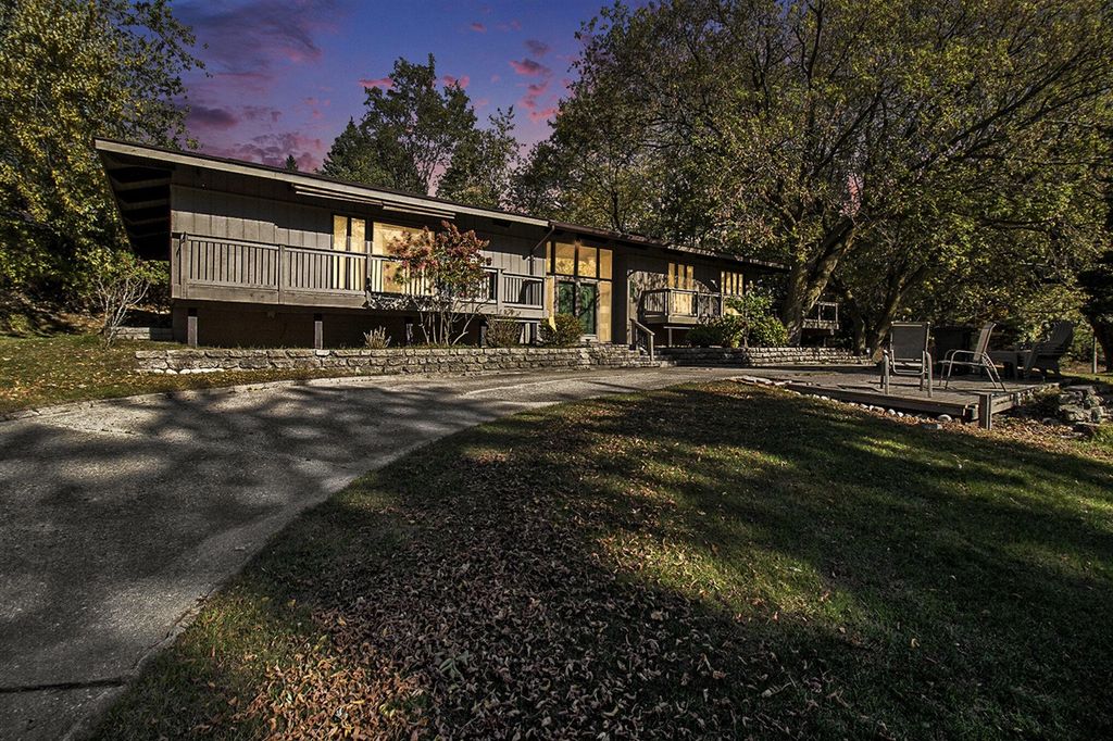 700 Mar-Lawn Drive, Manistee, MI 49660