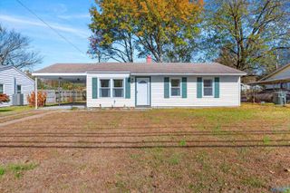 1827 Oakwood Avenue NE, Huntsville, AL 35811