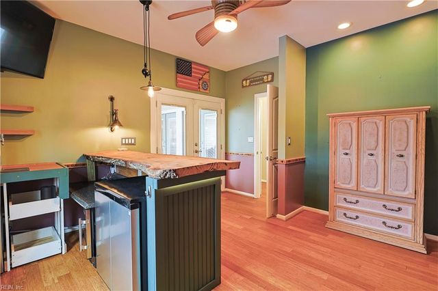 1146 Fairway DR, Chesapeake, VA 23320