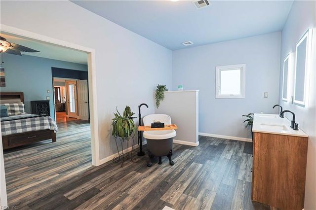 1146 Fairway DR, Chesapeake, VA 23320