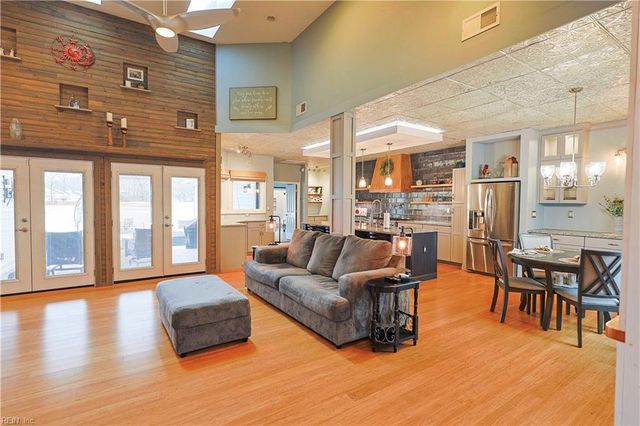 1146 Fairway DR, Chesapeake, VA 23320