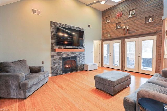 1146 Fairway DR, Chesapeake, VA 23320