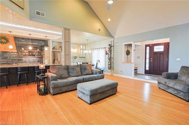 1146 Fairway DR, Chesapeake, VA 23320