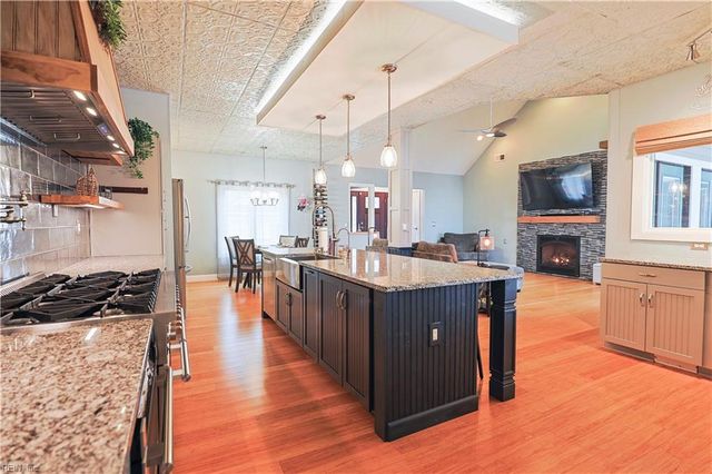 1146 Fairway DR, Chesapeake, VA 23320