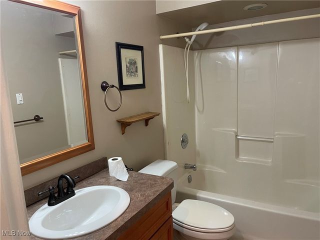 2376 Bay Meadow Street, Madison, OH 44057