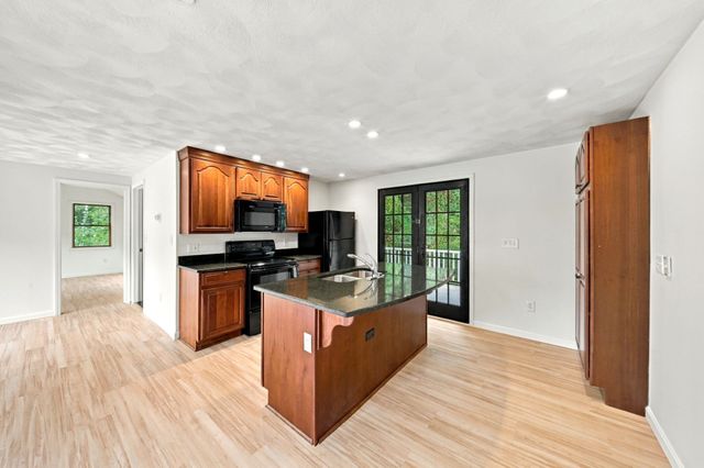 51 Queensland Rd, Billerica, MA 01862