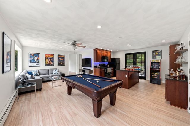 51 Queensland Rd, Billerica, MA 01862