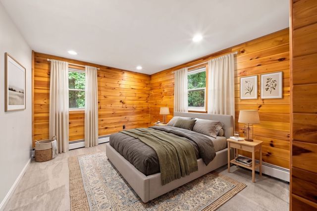 51 Queensland Rd, Billerica, MA 01862