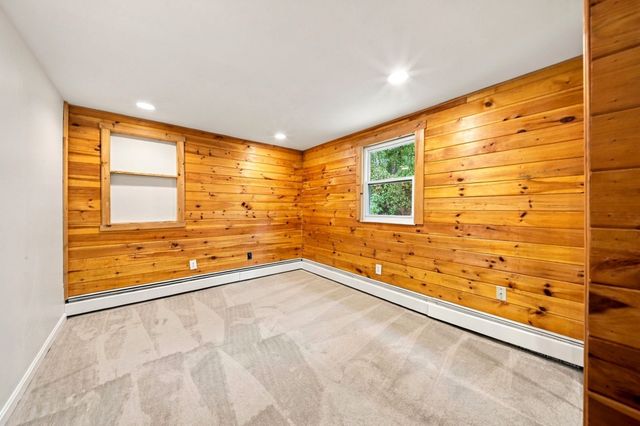 51 Queensland Rd, Billerica, MA 01862