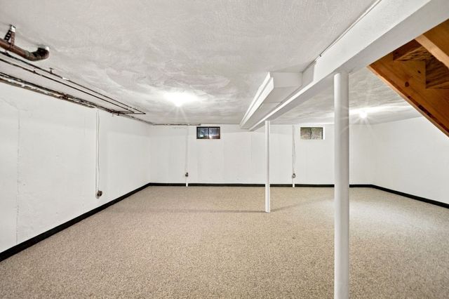 51 Queensland Rd, Billerica, MA 01862