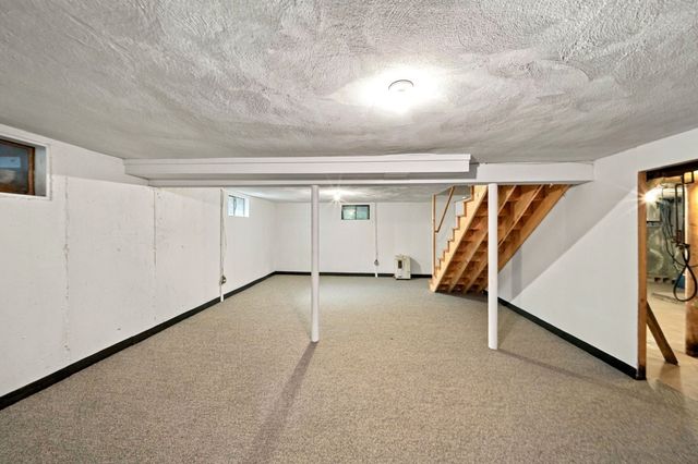 51 Queensland Rd, Billerica, MA 01862