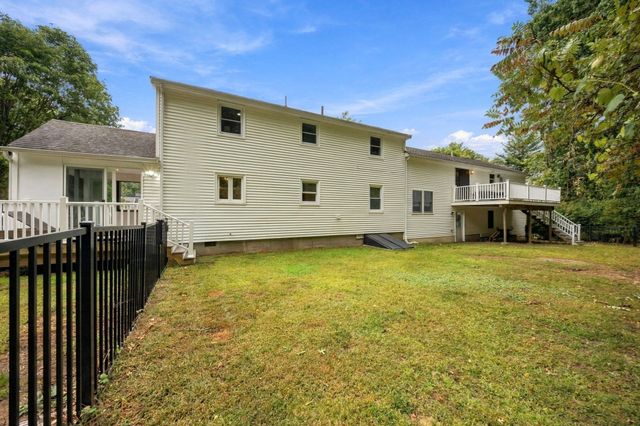 51 Queensland Rd, Billerica, MA 01862
