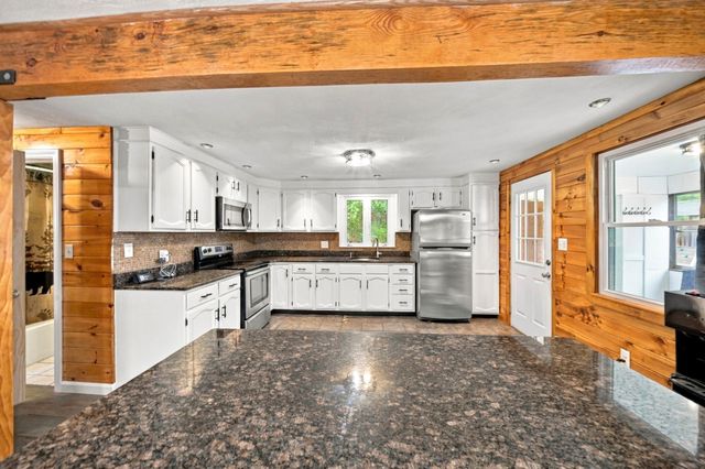51 Queensland Rd, Billerica, MA 01862