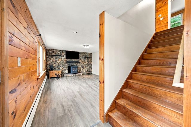 51 Queensland Rd, Billerica, MA 01862
