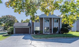 380 Ventura Club Drive, Roselle, IL 60172