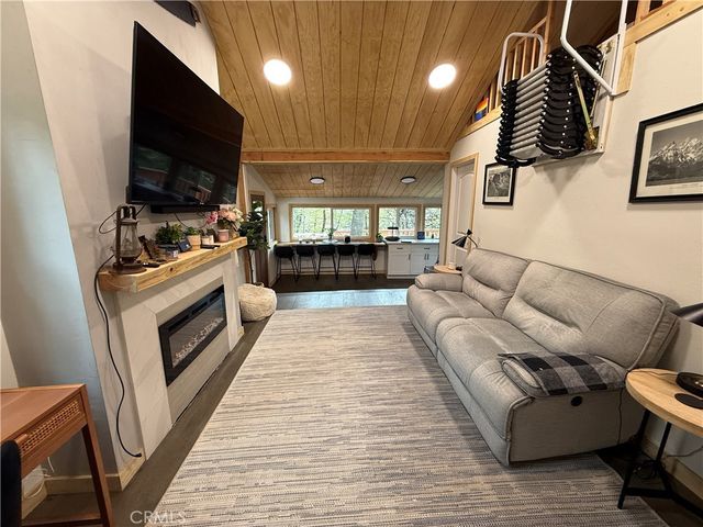 25881 Sunset, Twin Peaks, CA 92391
