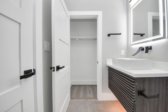 604 W 28th Street A, Houston, TX 77008