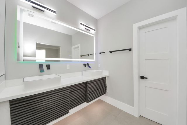 604 W 28th Street A, Houston, TX 77008