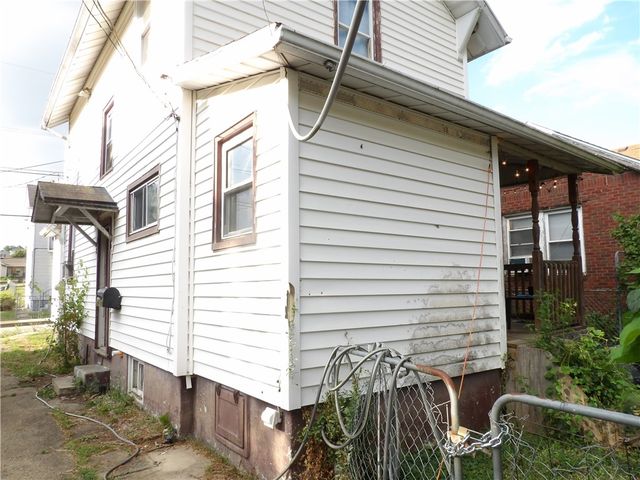30 Collins Ave, Uniontown, PA 15401