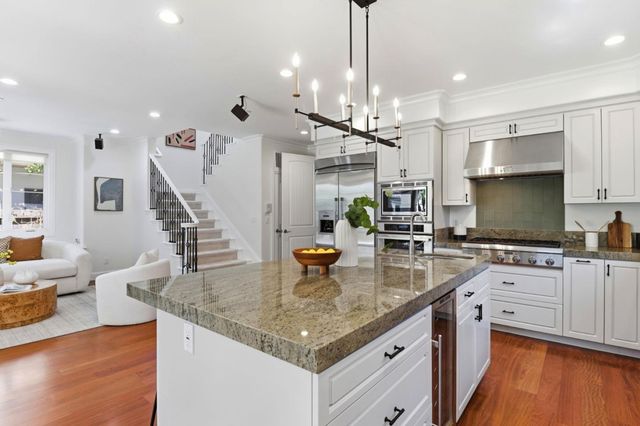 568 Irven Court, Palo Alto, CA 94306