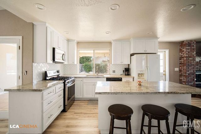 3800 Troutdale Court, Bakersfield, CA 93312