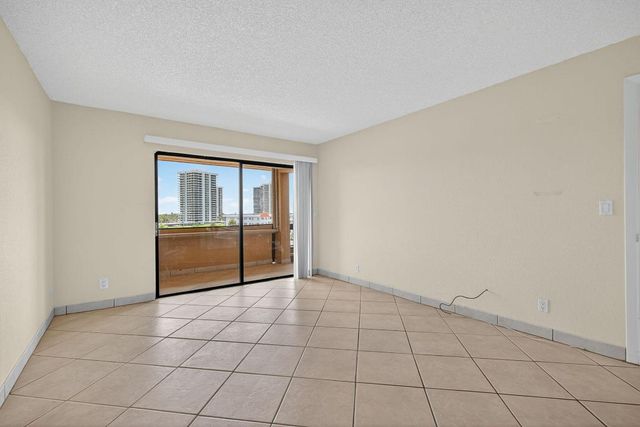 1030 Us Highway 1 413, North Palm Beach, FL 33408