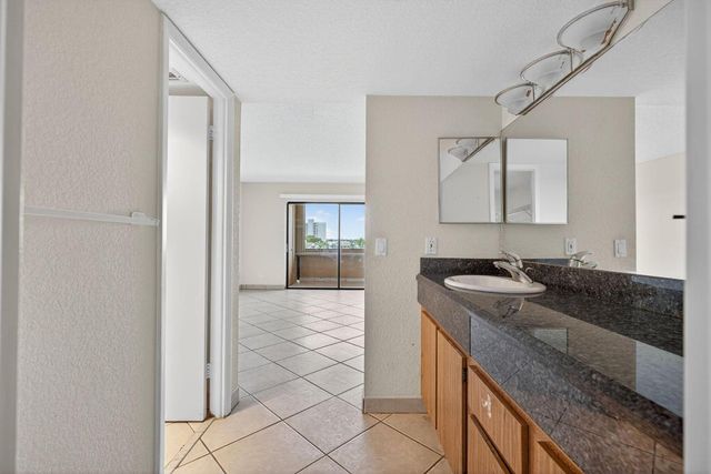 1030 Us Highway 1 413, North Palm Beach, FL 33408