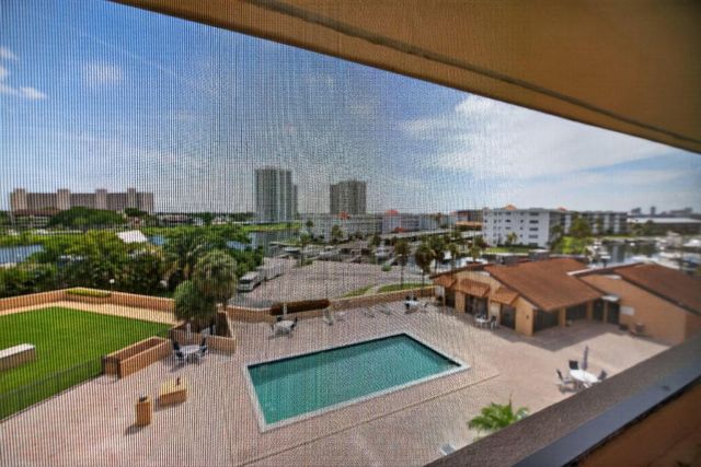 1030 Us Highway 1 413, North Palm Beach, FL 33408