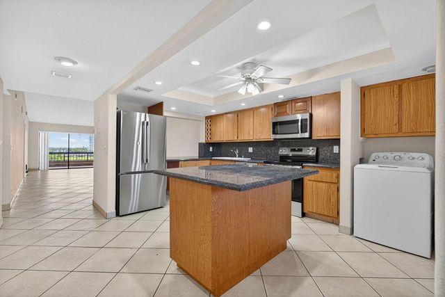 1030 Us Highway 1 413, North Palm Beach, FL 33408