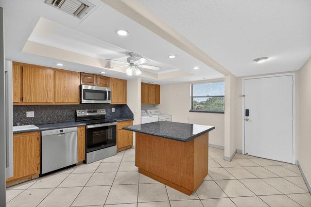 1030 Us Highway 1 413, North Palm Beach, FL 33408